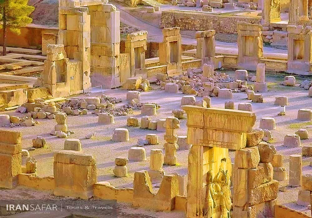 Palace of 100 columns Persepolis 