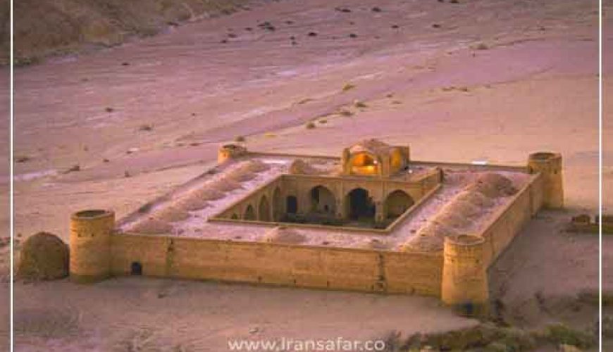 Maranjab Caravanserai and desert